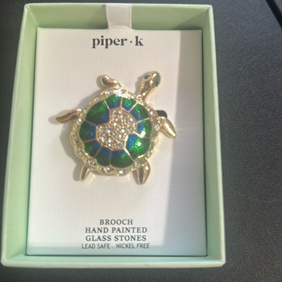 Piper K Turtle Brooch with gold hardware - Picture 1 of 3